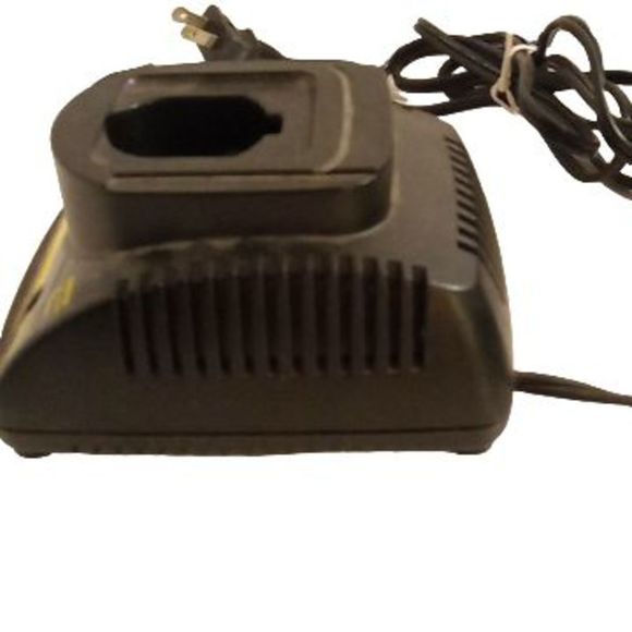 DeWalt‎ DW9118 7.2 volt - 14.4 volt NiCd Battery Charger - Picture 4 of 7